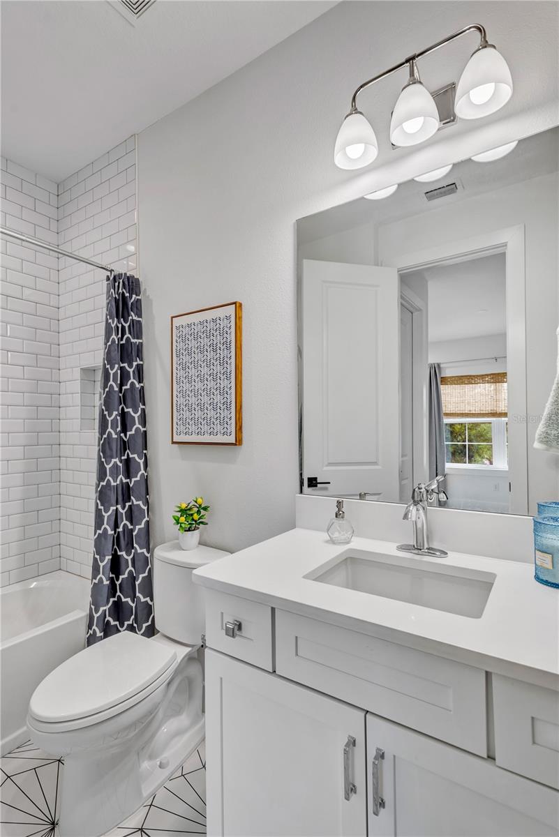 LADUE LNDGS TWNHMS - Residential