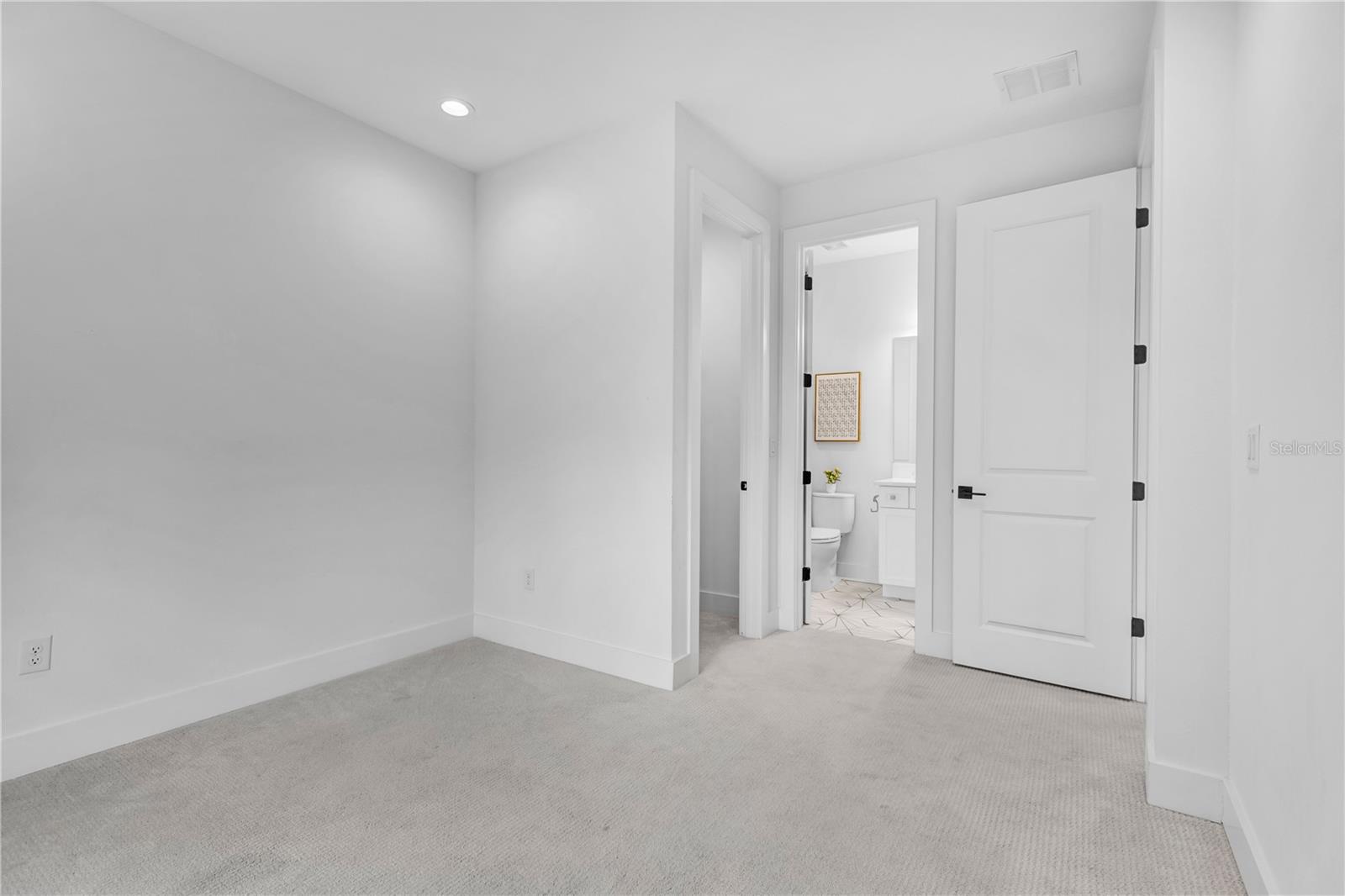 LADUE LNDGS TWNHMS - Residential