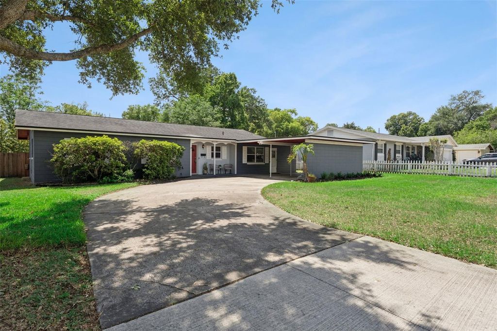 Photo of 1512 Overlake Avenue, Orlando, FL 32806 (MLS # O6395665)