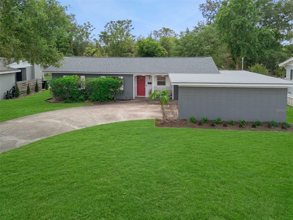 Photo of 1512 Overlake Avenue, Orlando, FL 32806 (MLS # O6395665)