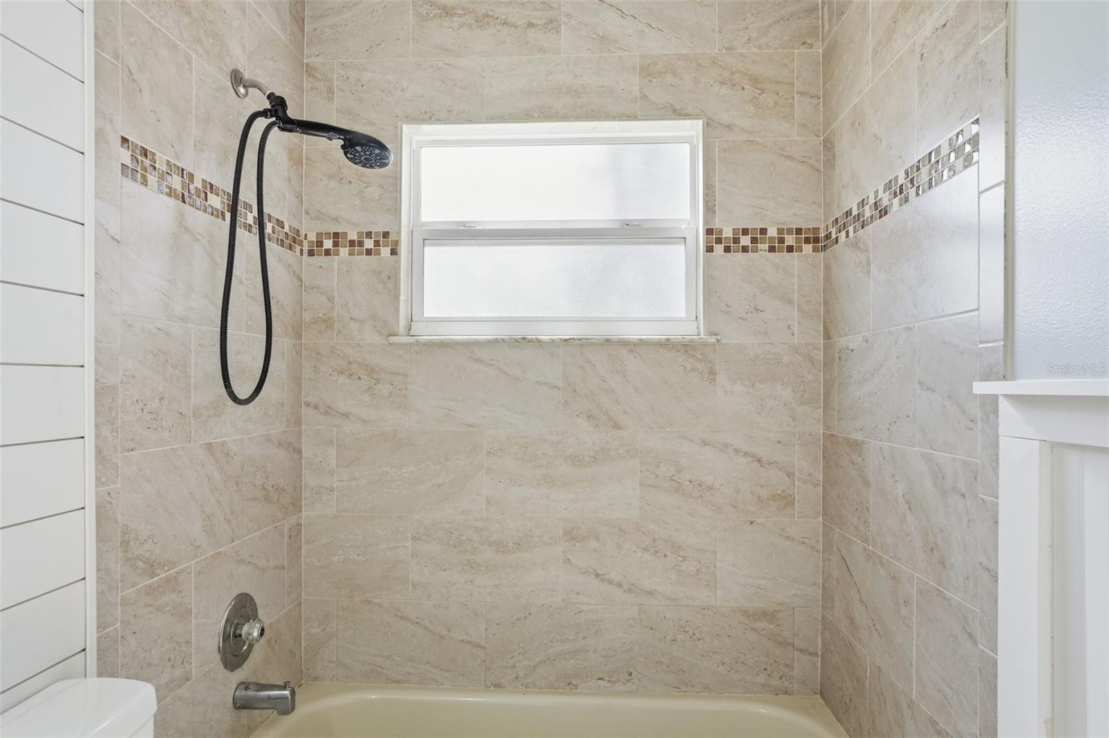 SPRING HILL UNIT 13 BLK 889 LOT 9 - Residential