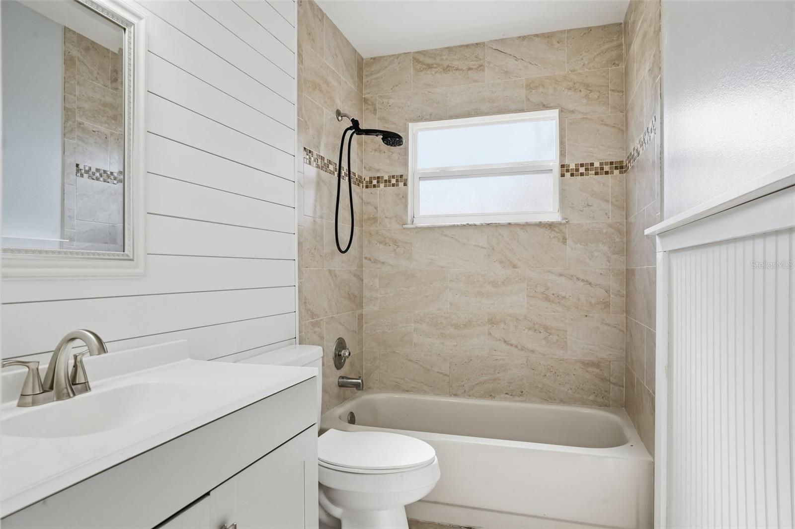 SPRING HILL UNIT 13 BLK 889 LOT 9 - Residential