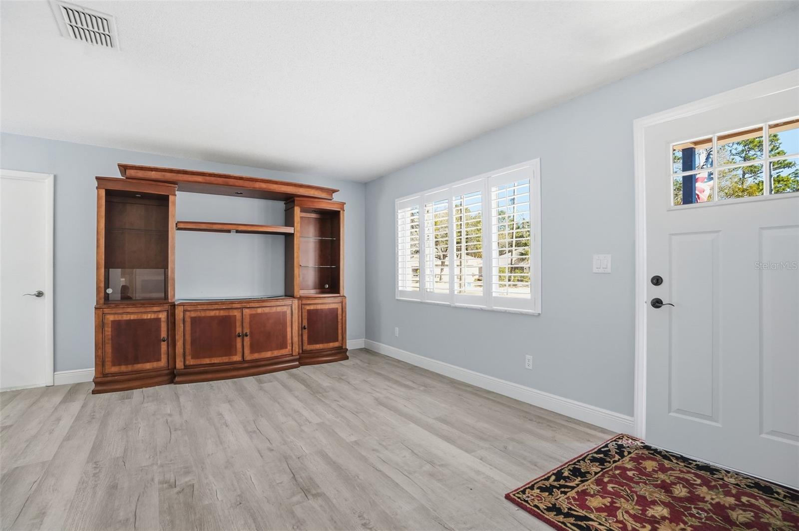 SPRING HILL UNIT 13 BLK 889 LOT 9 - Residential