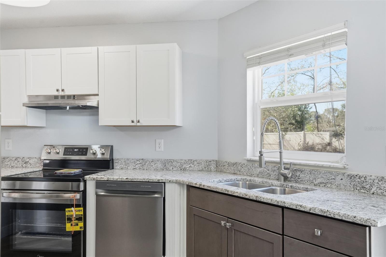 SPRING HILL UNIT 13 BLK 889 LOT 9 - Residential