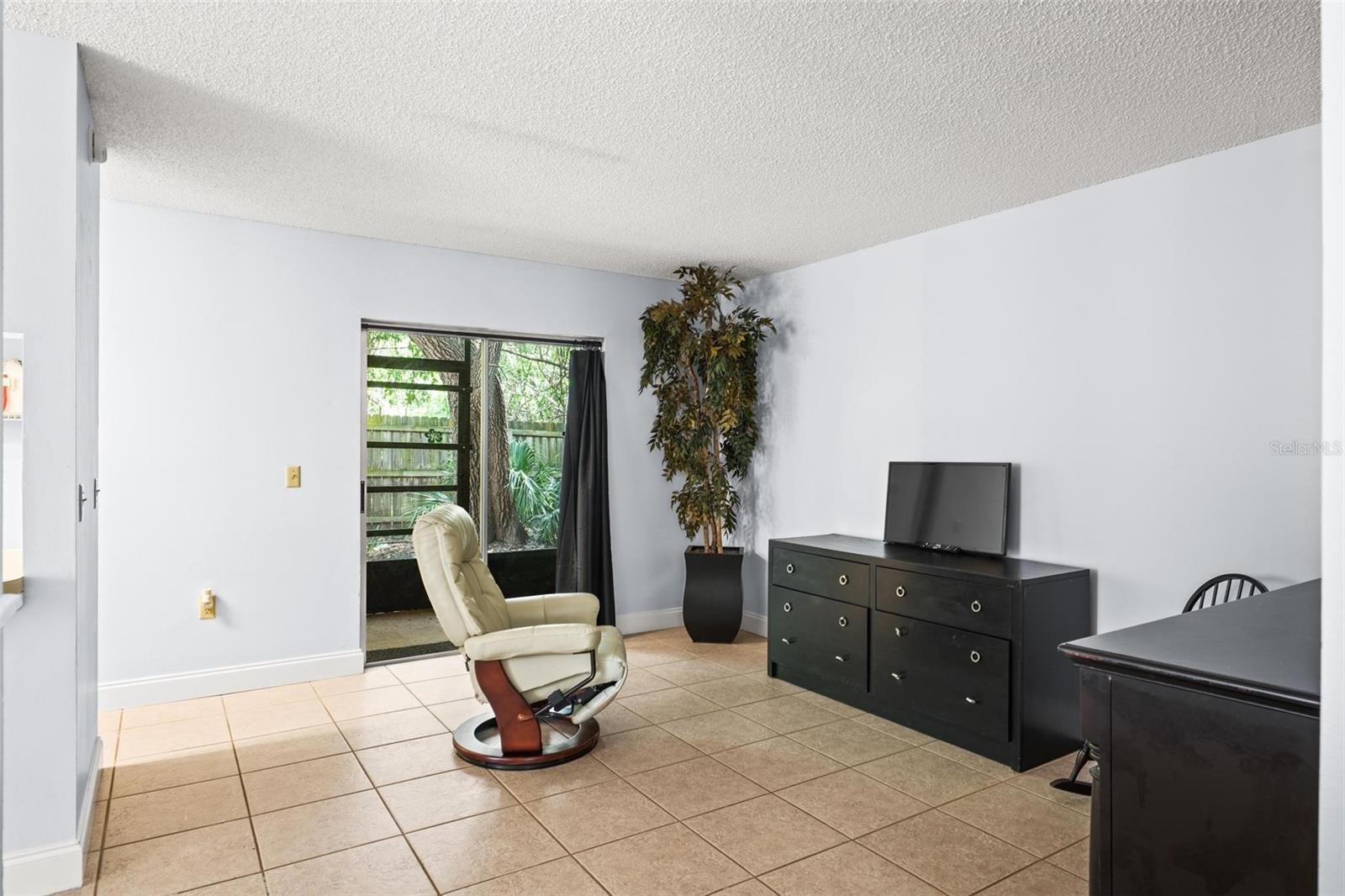 265 SPRING DR 1