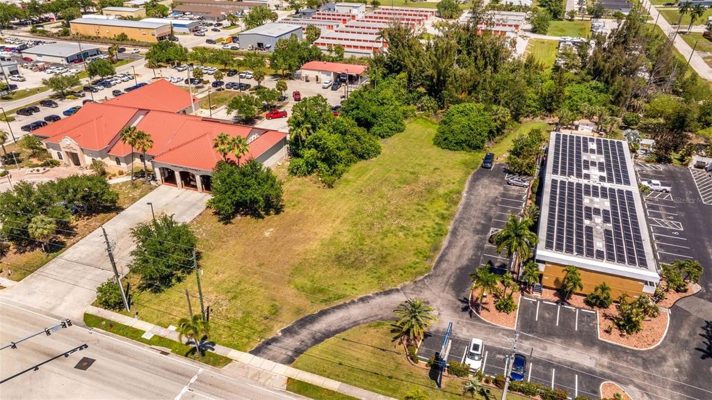 Photo of 1500 Tamiami Trail, Punta Gorda, FL 33950 (MLS # A4693408)