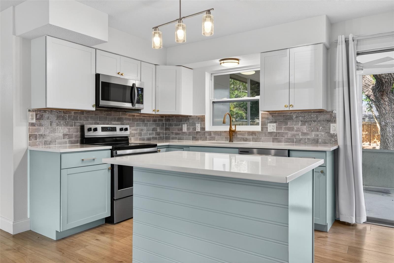 K & H CLEARVIEW 1ST ADD - Residential