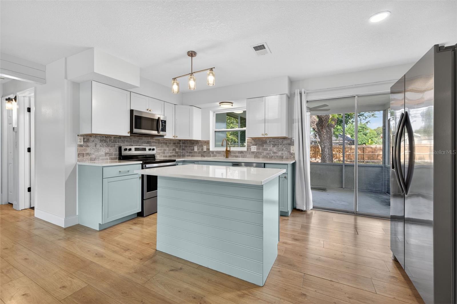 K & H CLEARVIEW 1ST ADD - Residential