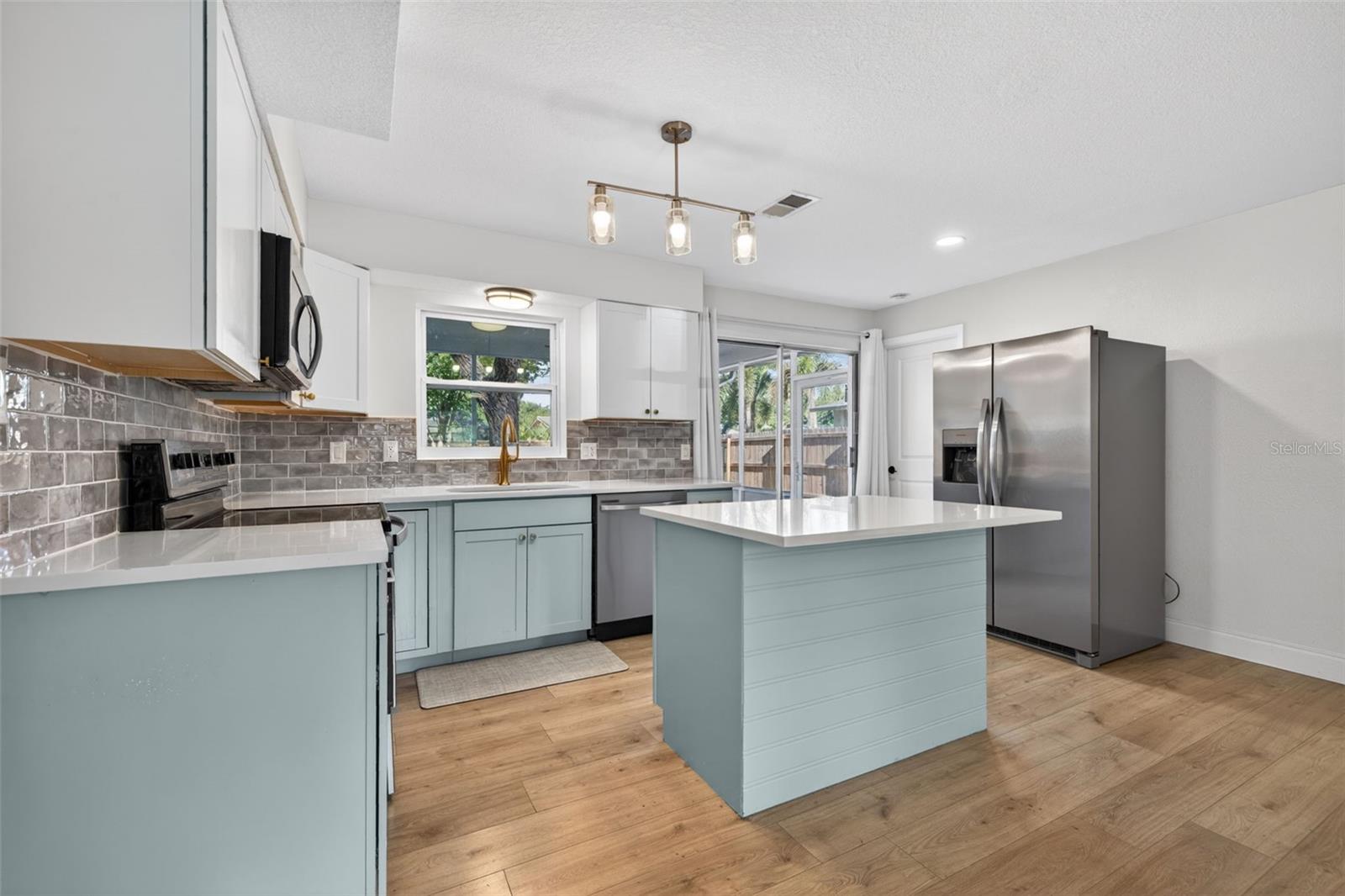 K & H CLEARVIEW 1ST ADD - Residential