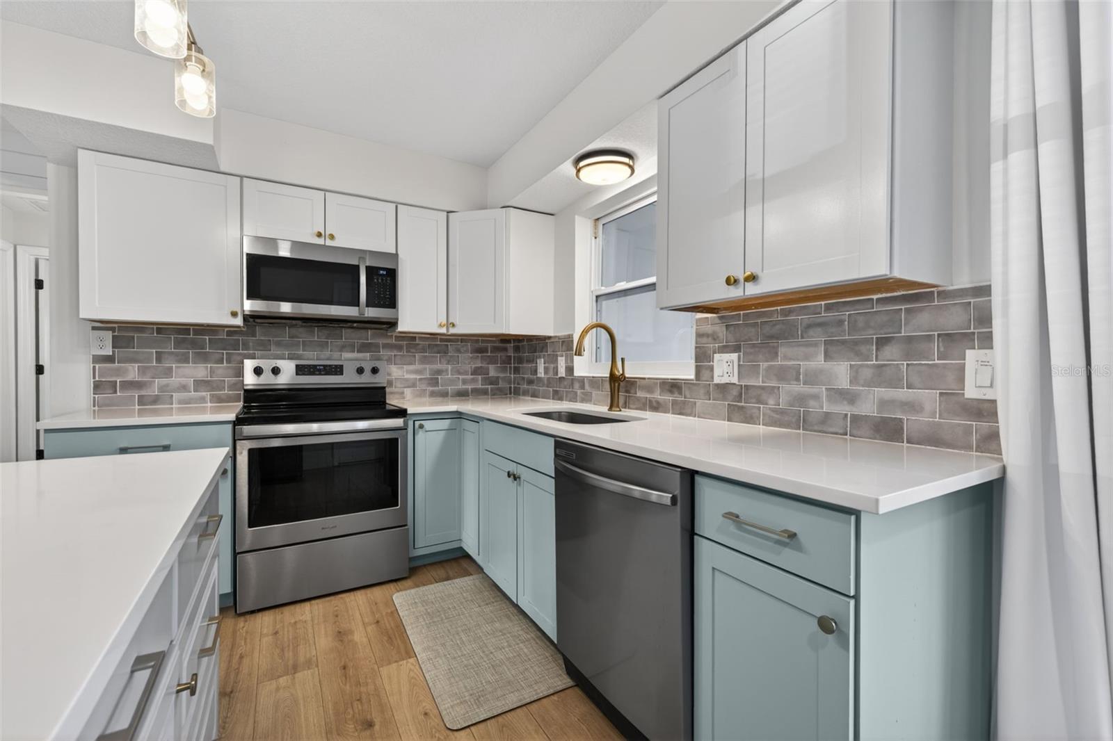 K & H CLEARVIEW 1ST ADD - Residential