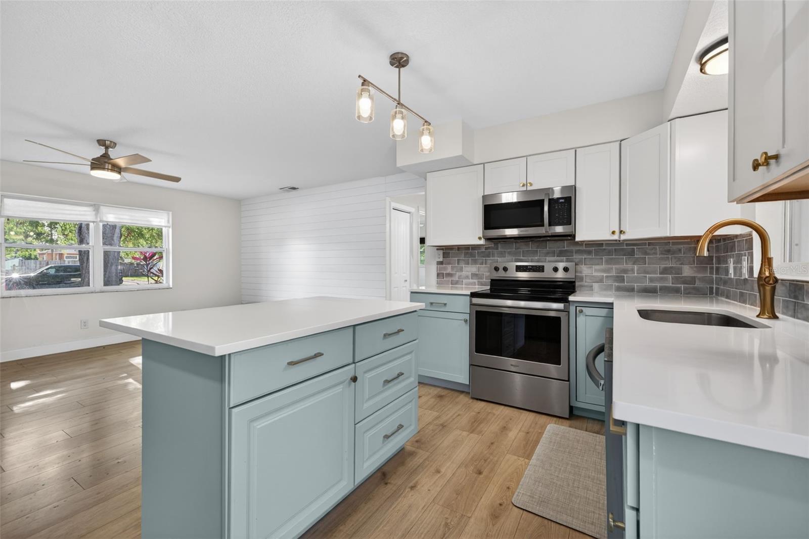 K & H CLEARVIEW 1ST ADD - Residential