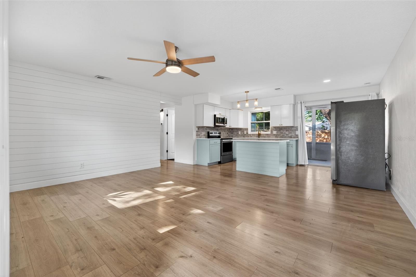 K & H CLEARVIEW 1ST ADD - Residential