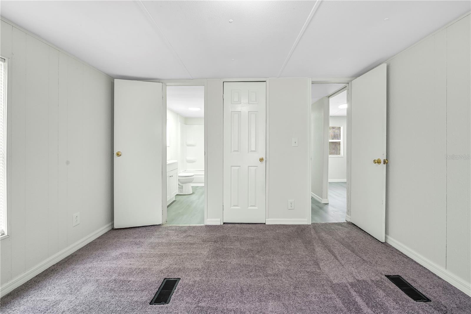 HOLIDAY ACRES UNIT 01 - Residential