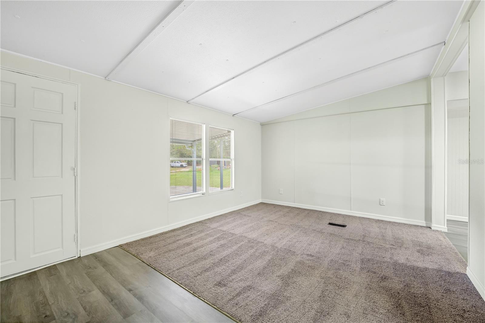 HOLIDAY ACRES UNIT 01 - Residential