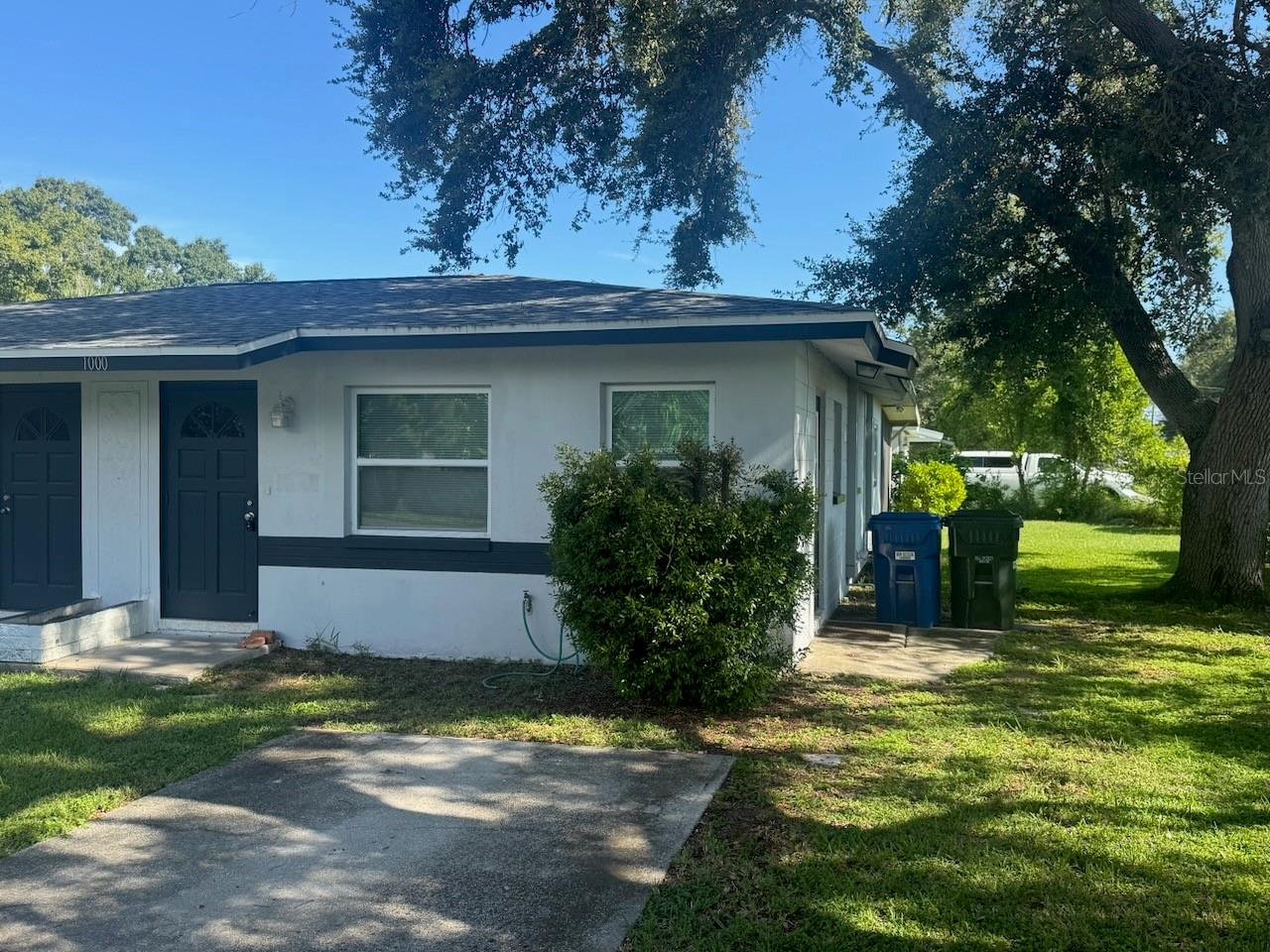 Welcome home to this bright and roomy 2 bedroom, 2 bath duplex located on 8th Ave NW in Largo. Just minutes from Clearwater-Largo Road, West Bay Drive, and only 3 miles from the beach, this home puts you right in the middle of everything!
Features include:
Extra-large master bedroom with plenty of closet space
Huge back porch – perfect for relaxing or entertaining
Convenient laundry closet
Spacious living room & dining area
Well-appointed kitchen
?? Prime location: Close to shopping, dining, schools, and major roadways. Beach days, downtown fun, and everyday errands are all just a short drive away!
Don’t miss this opportunity to live in a fantastic Largo location with space and comfort.