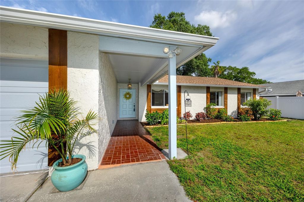 Photo of 14012 Cascade Lane, Tampa, FL 33618 (MLS # TB8479309)