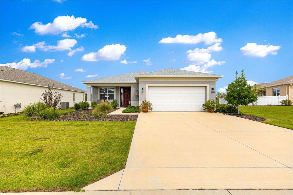Photo of 10067 SW 97th Lane, Ocala, FL 34481 (MLS # OM711316)