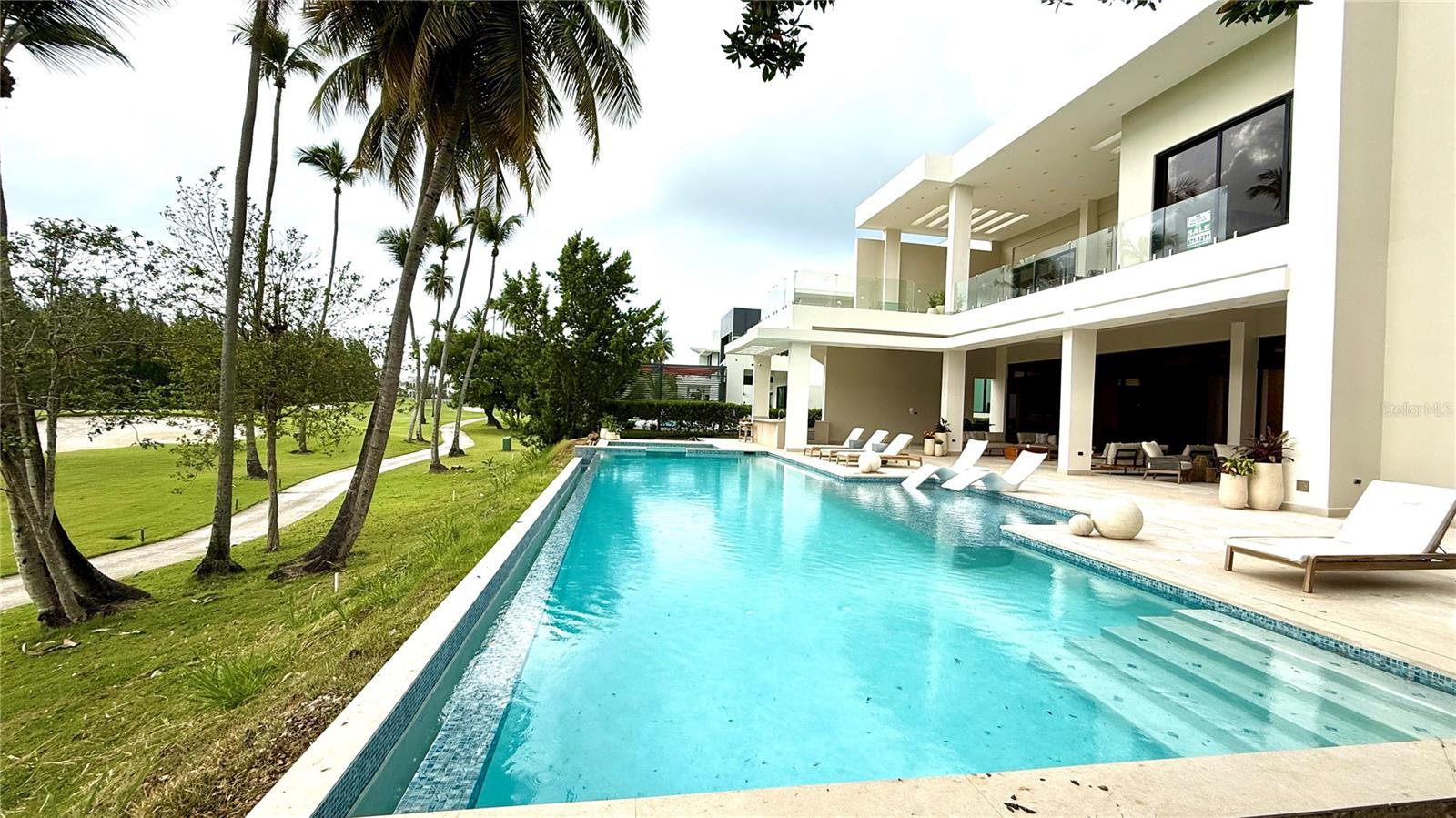 ST.REGIS BAHIA BEACH LAKE & GOLF  FRONT  RESIDENCE - Residential