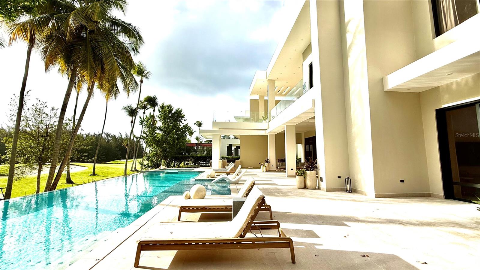 ST.REGIS BAHIA BEACH LAKE & GOLF  FRONT  RESIDENCE - Residential