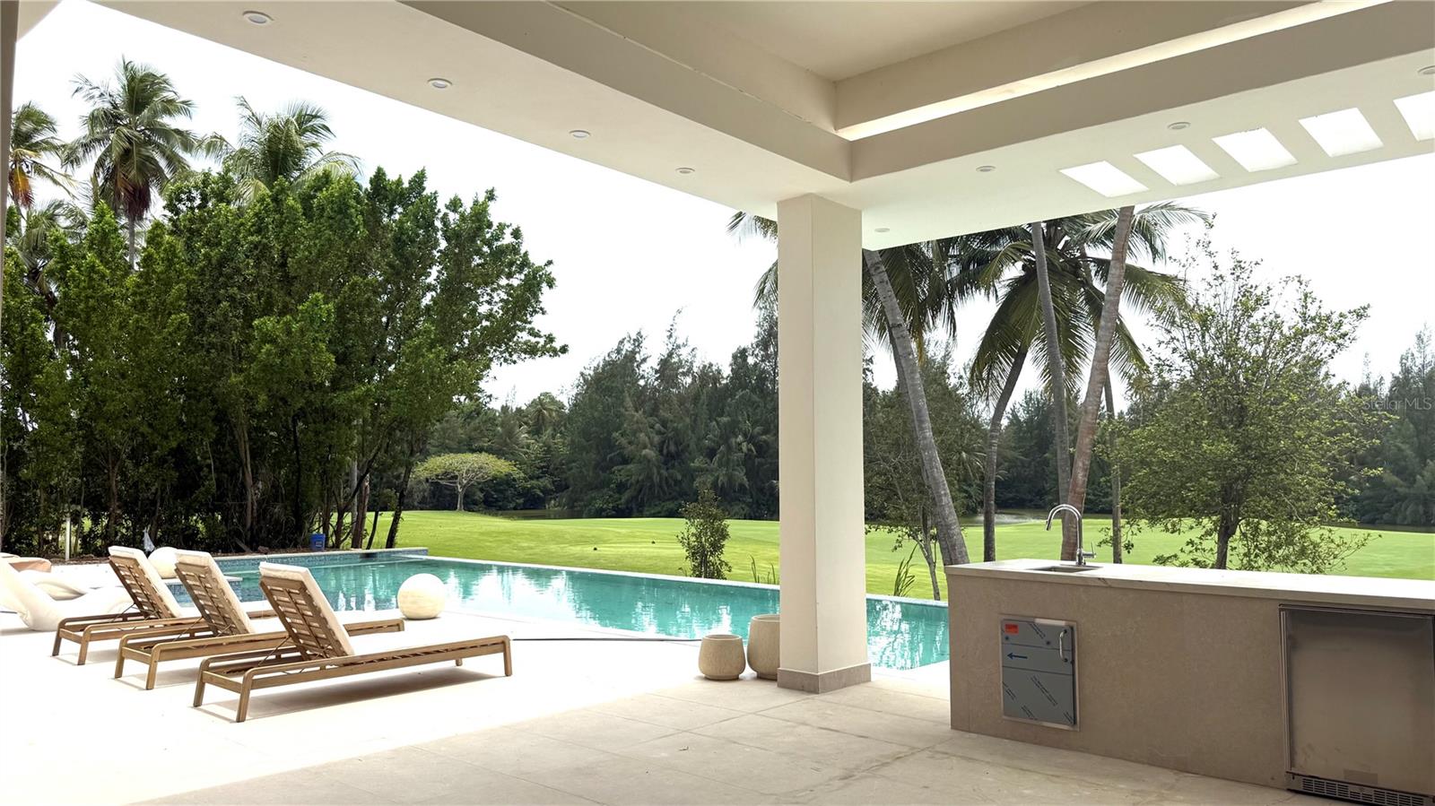 ST.REGIS BAHIA BEACH LAKE & GOLF  FRONT  RESIDENCE - Residential