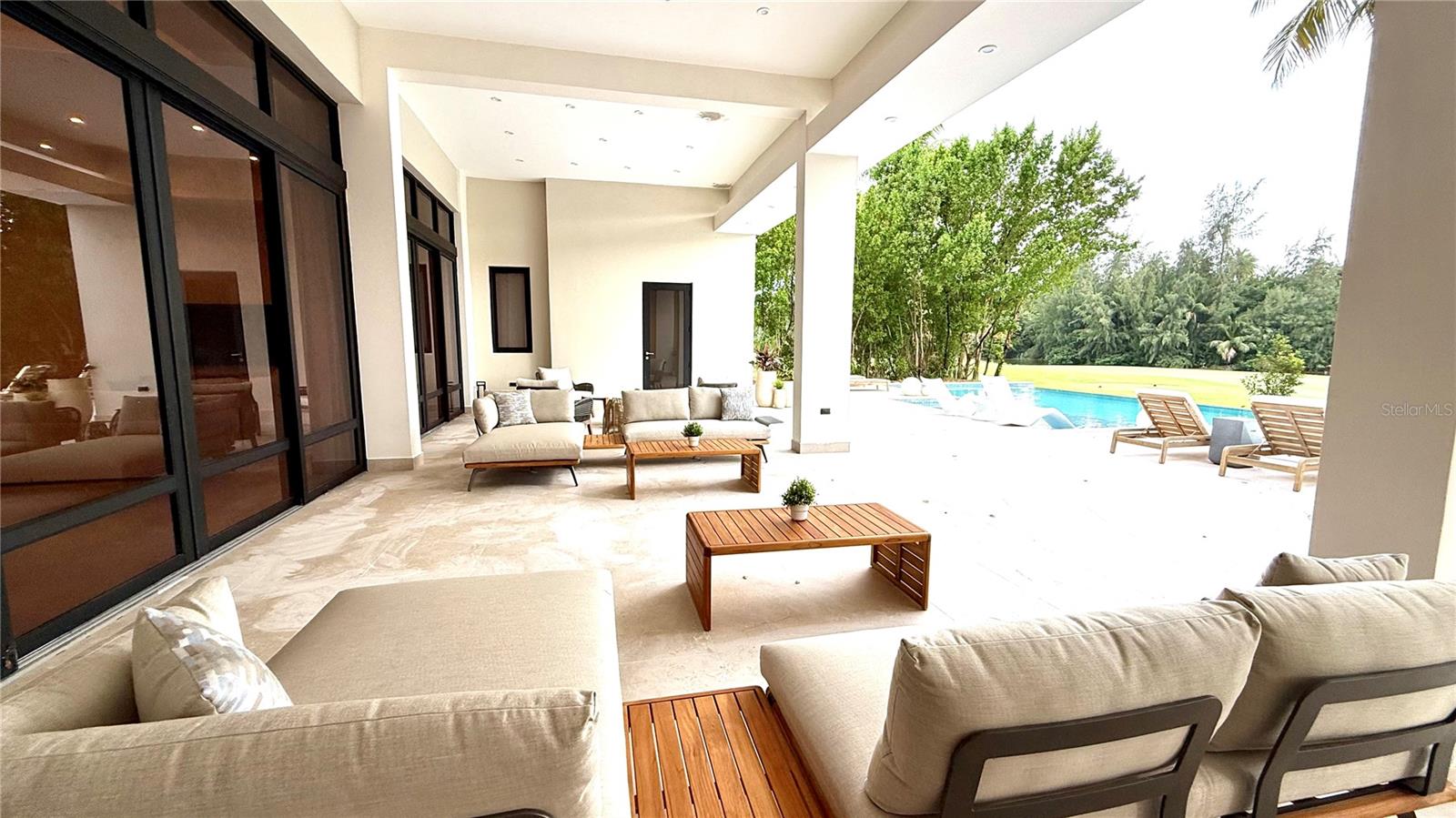 ST.REGIS BAHIA BEACH LAKE & GOLF  FRONT  RESIDENCE - Residential