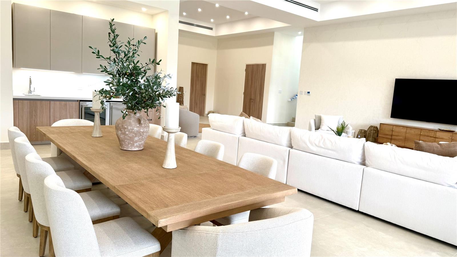 ST.REGIS BAHIA BEACH LAKE & GOLF  FRONT  RESIDENCE - Residential