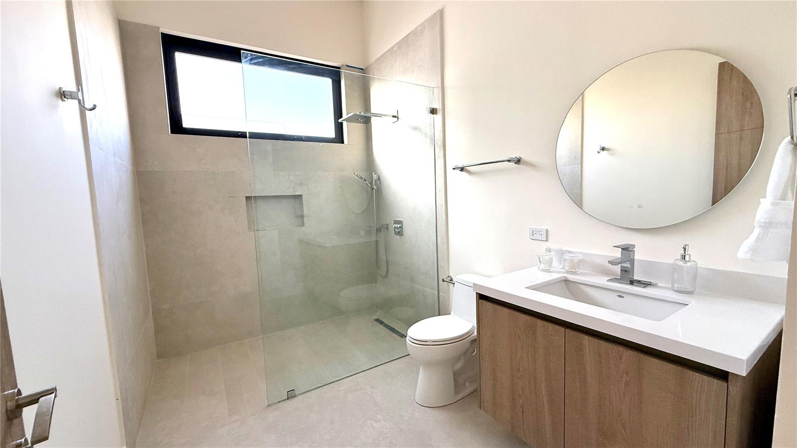 ST.REGIS BAHIA BEACH LAKE & GOLF  FRONT  RESIDENCE - Residential