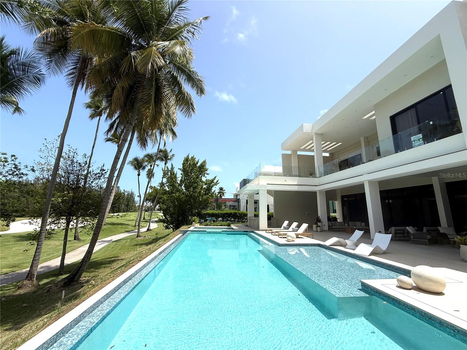 ST.REGIS BAHIA BEACH LAKE & GOLF  FRONT  RESIDENCE - Residential