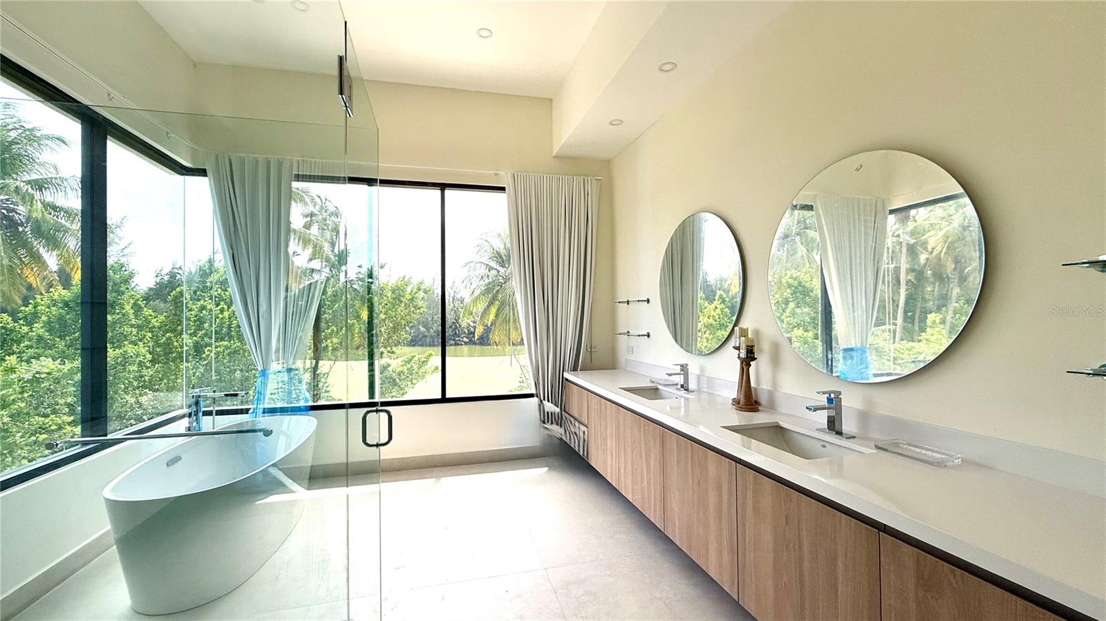 ST.REGIS BAHIA BEACH LAKE & GOLF  FRONT  RESIDENCE - Residential