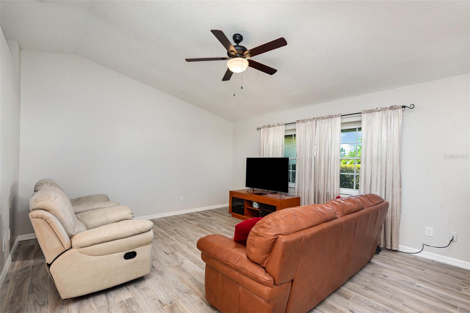 DELTONA LAKES UNIT 09 - Residential