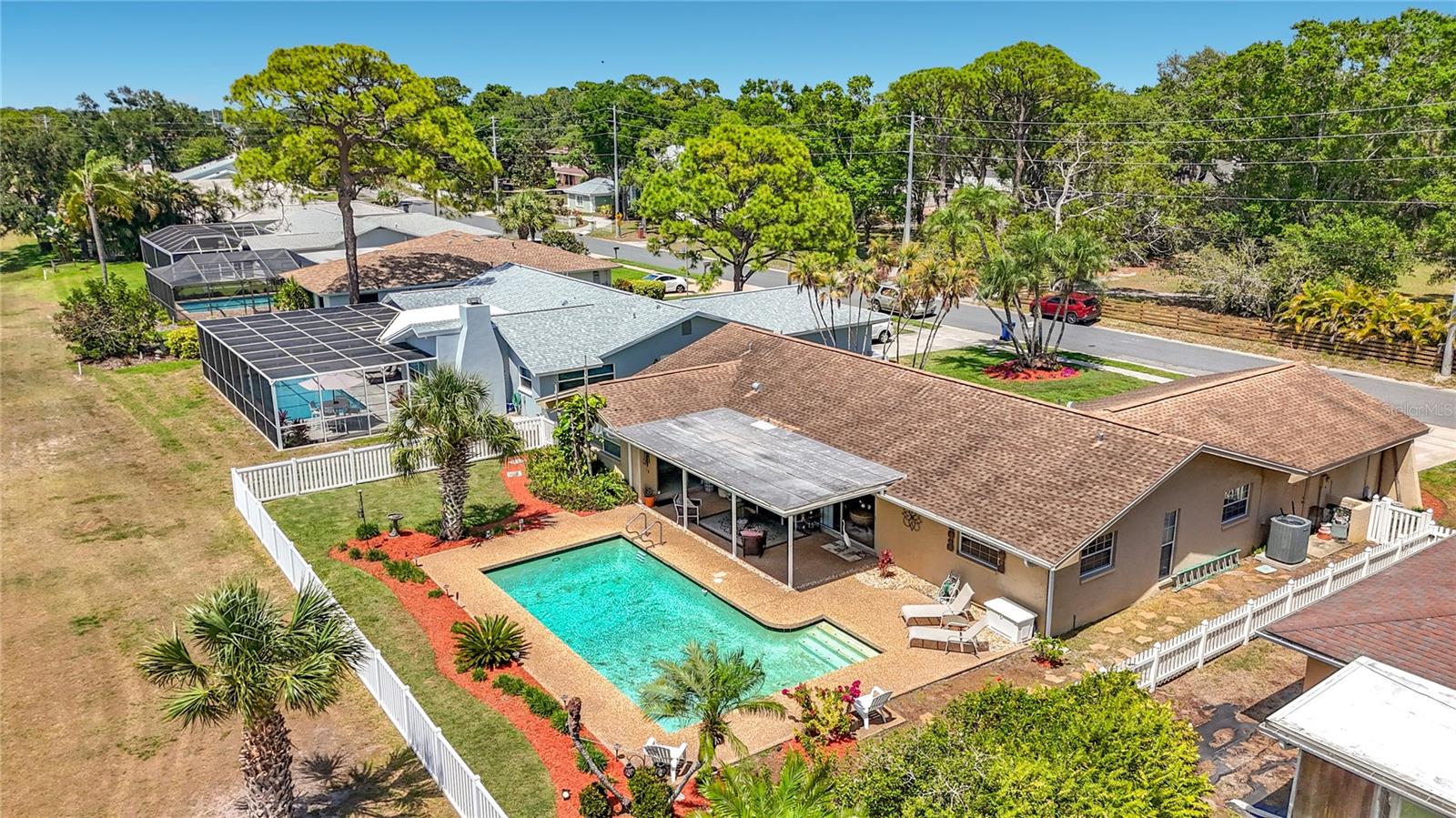 SEMINOLE LAKE GOLF & COUNTRY CLUB ESTATE - Residential