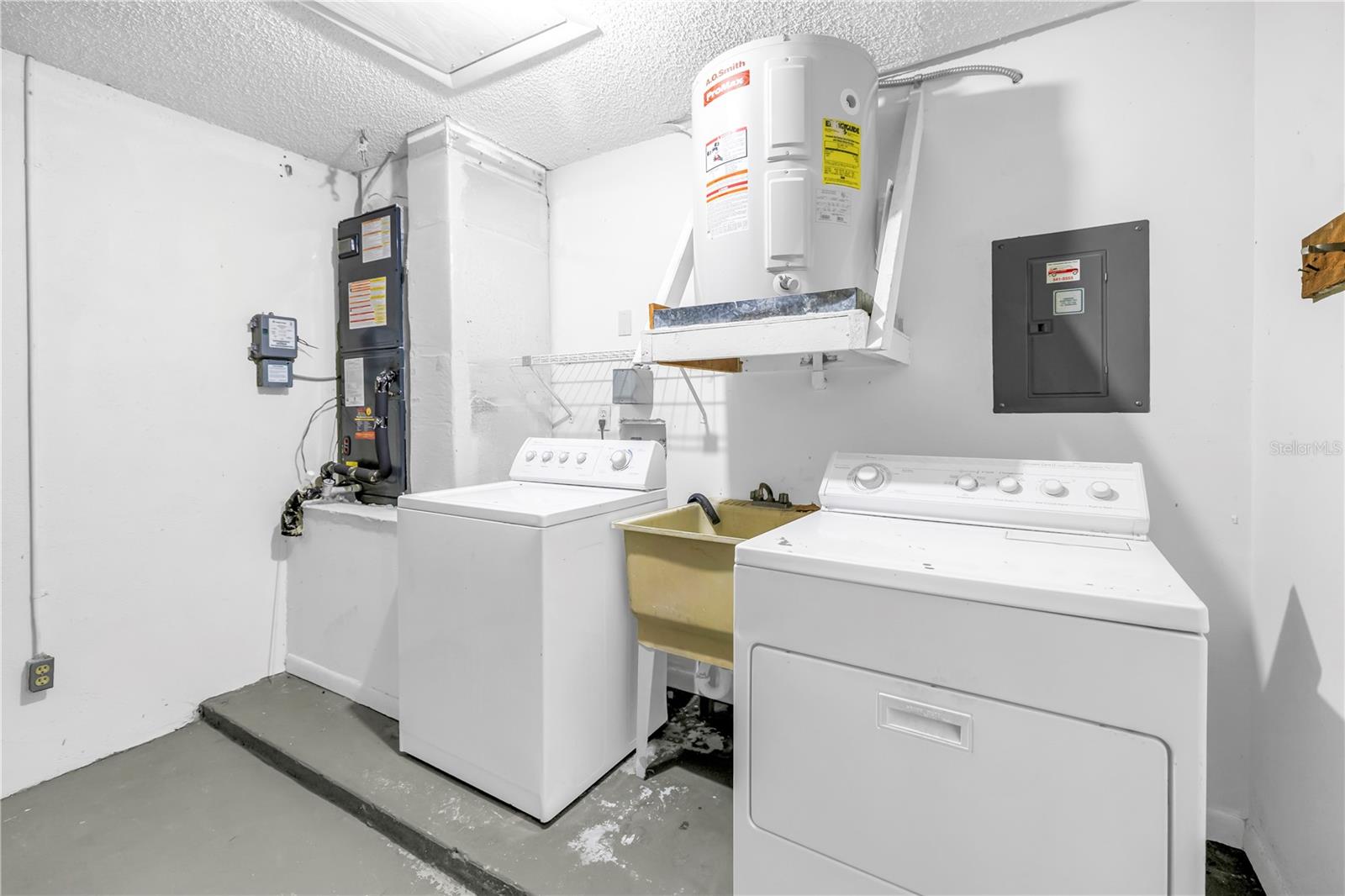 LAKE SEMINOLE VILLAGE - Residential