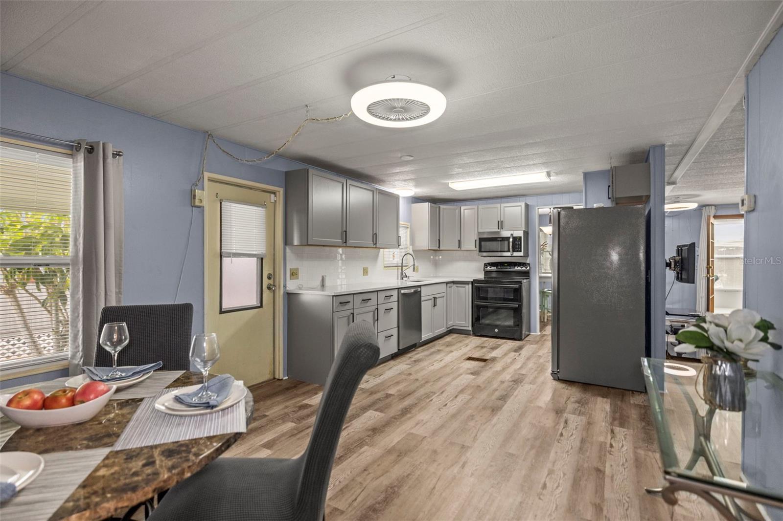 SUNSET PALMS UNREC - Residential