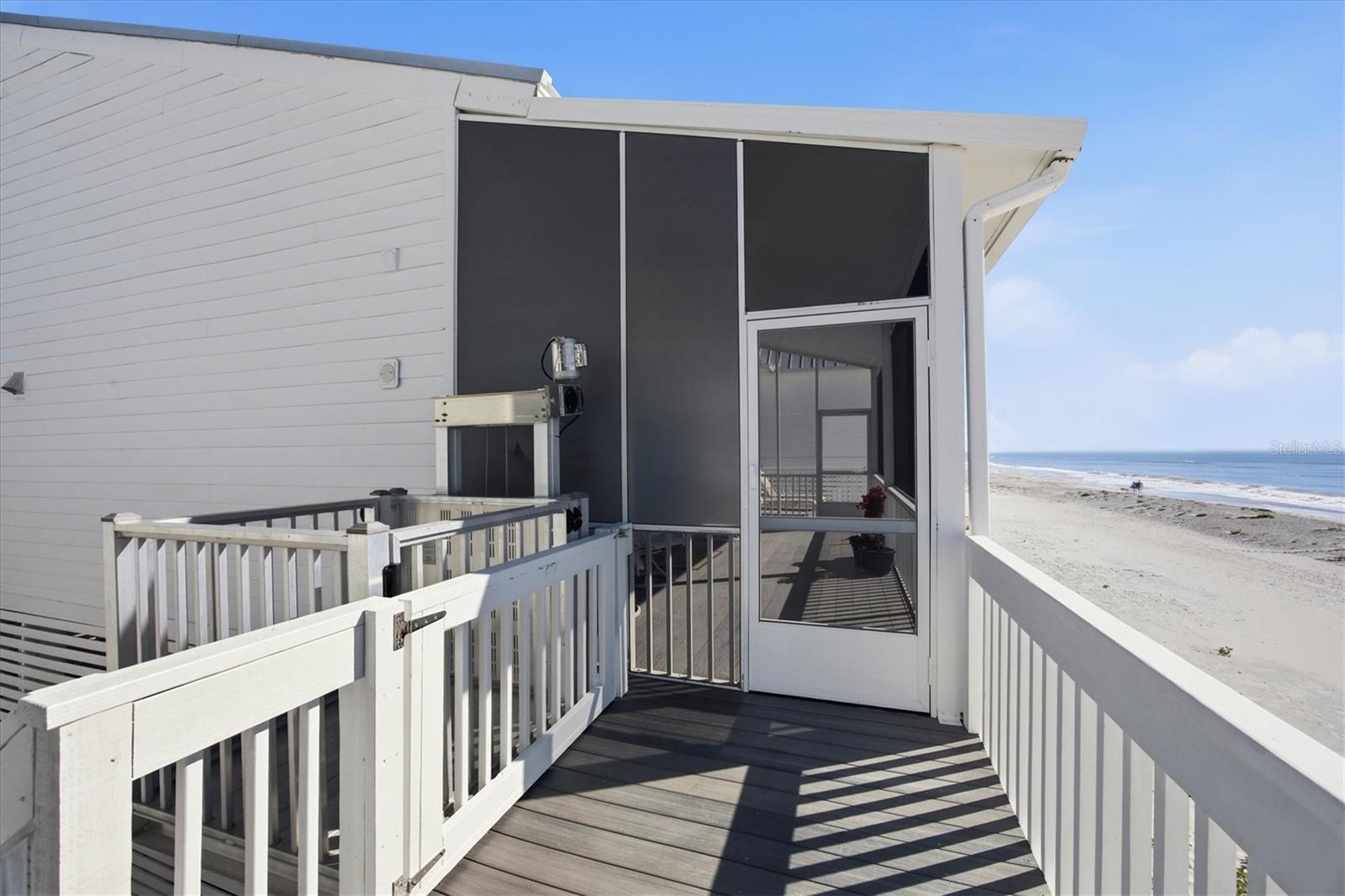 BEACH TWINS - Residential