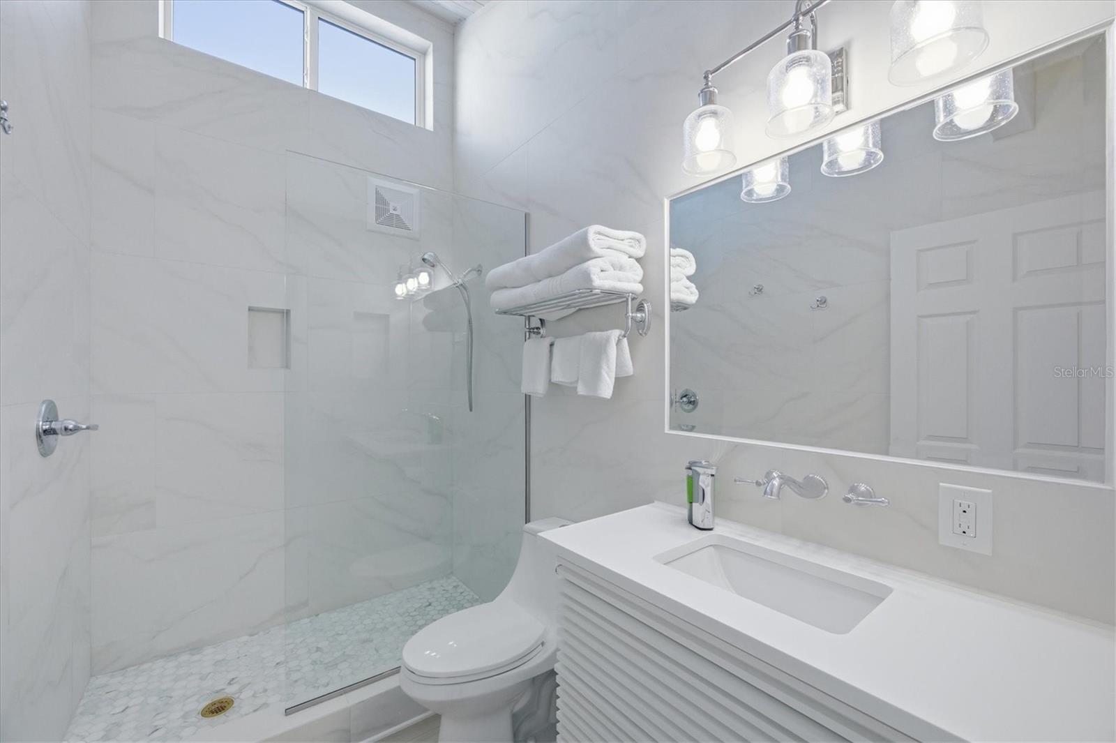 BEACH TWINS - Residential