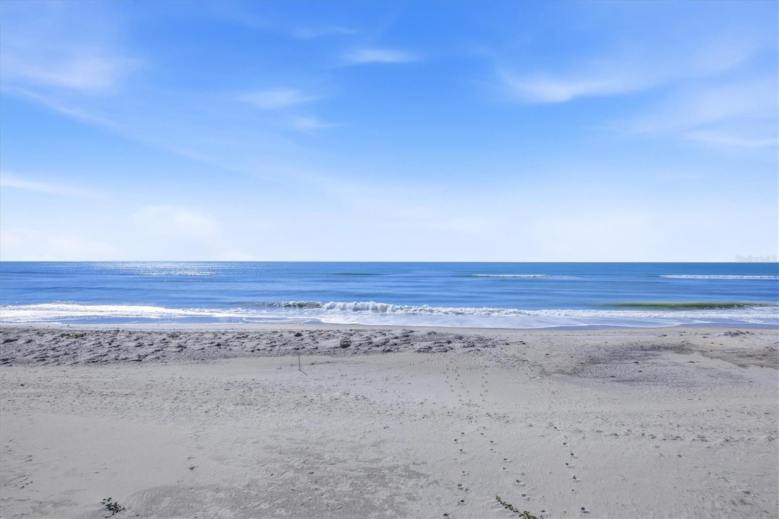 BEACH TWINS - Residential