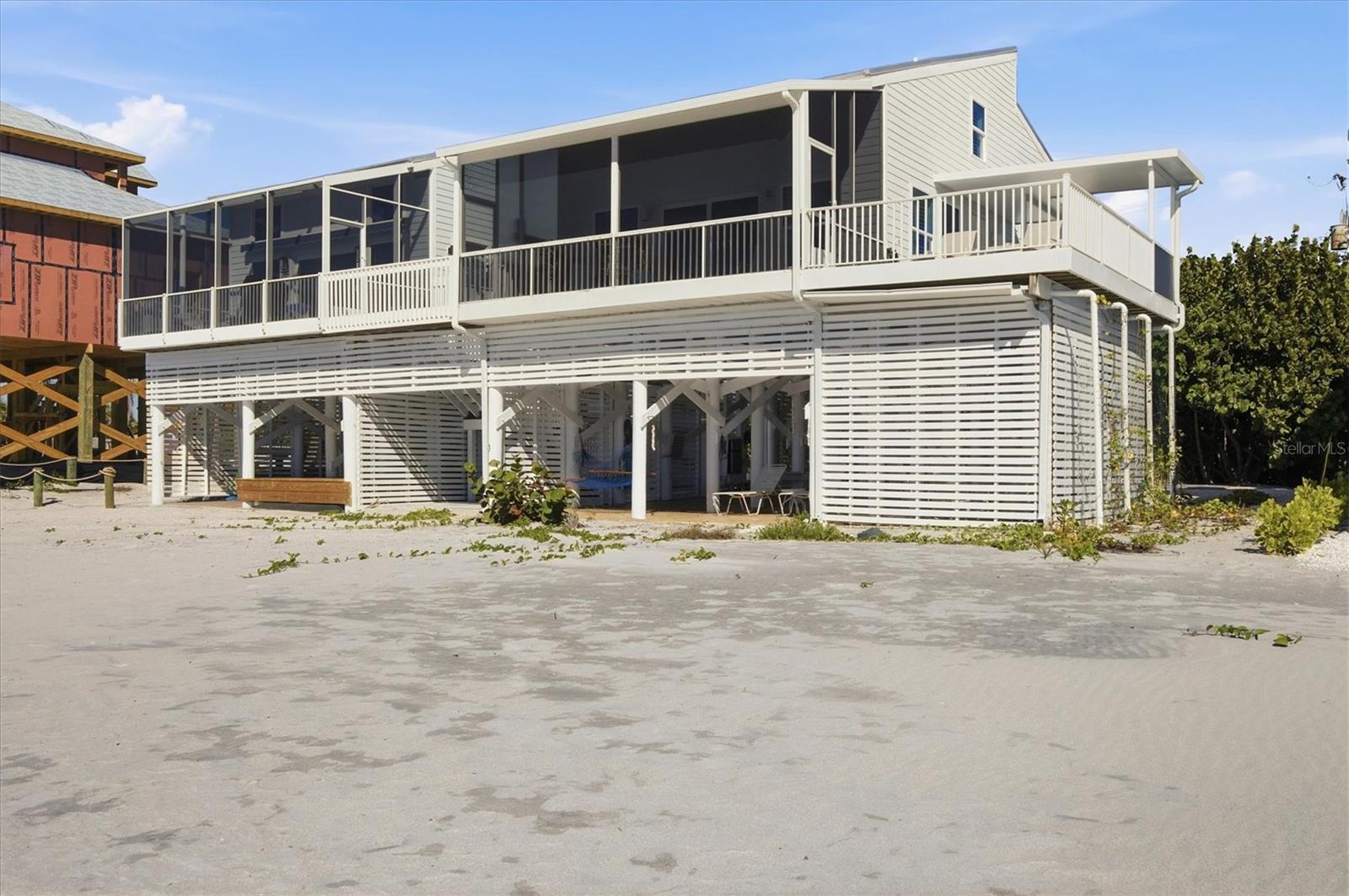 BEACH TWINS - Residential