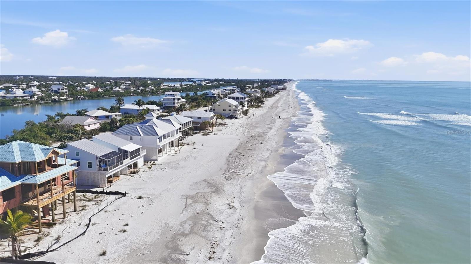 BEACH TWINS - Residential