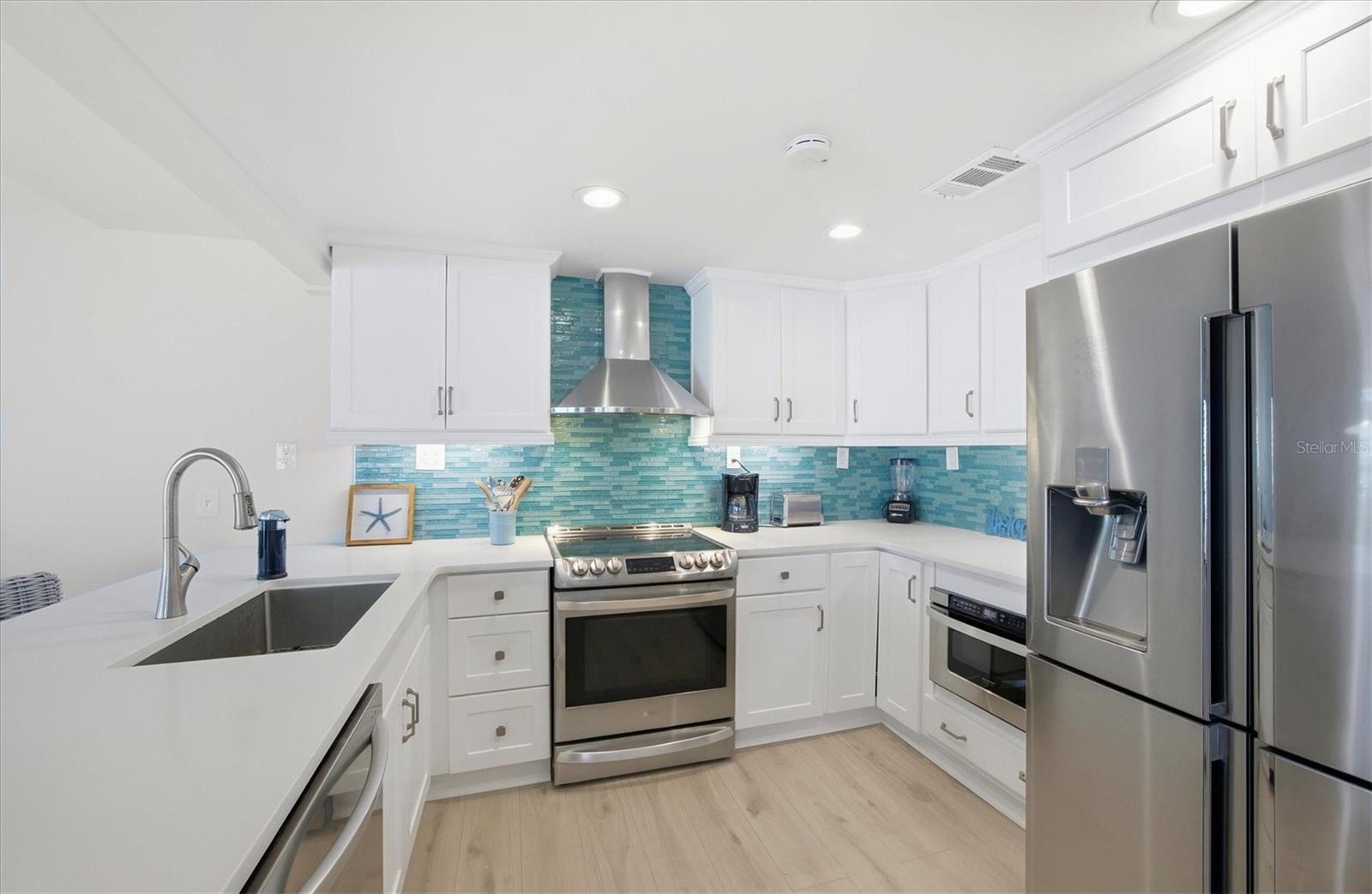 BEACH TWINS - Residential