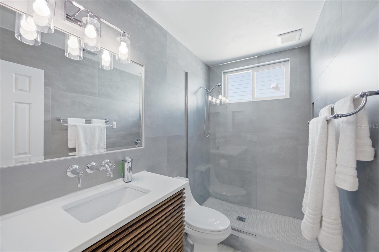 BEACH TWINS - Residential