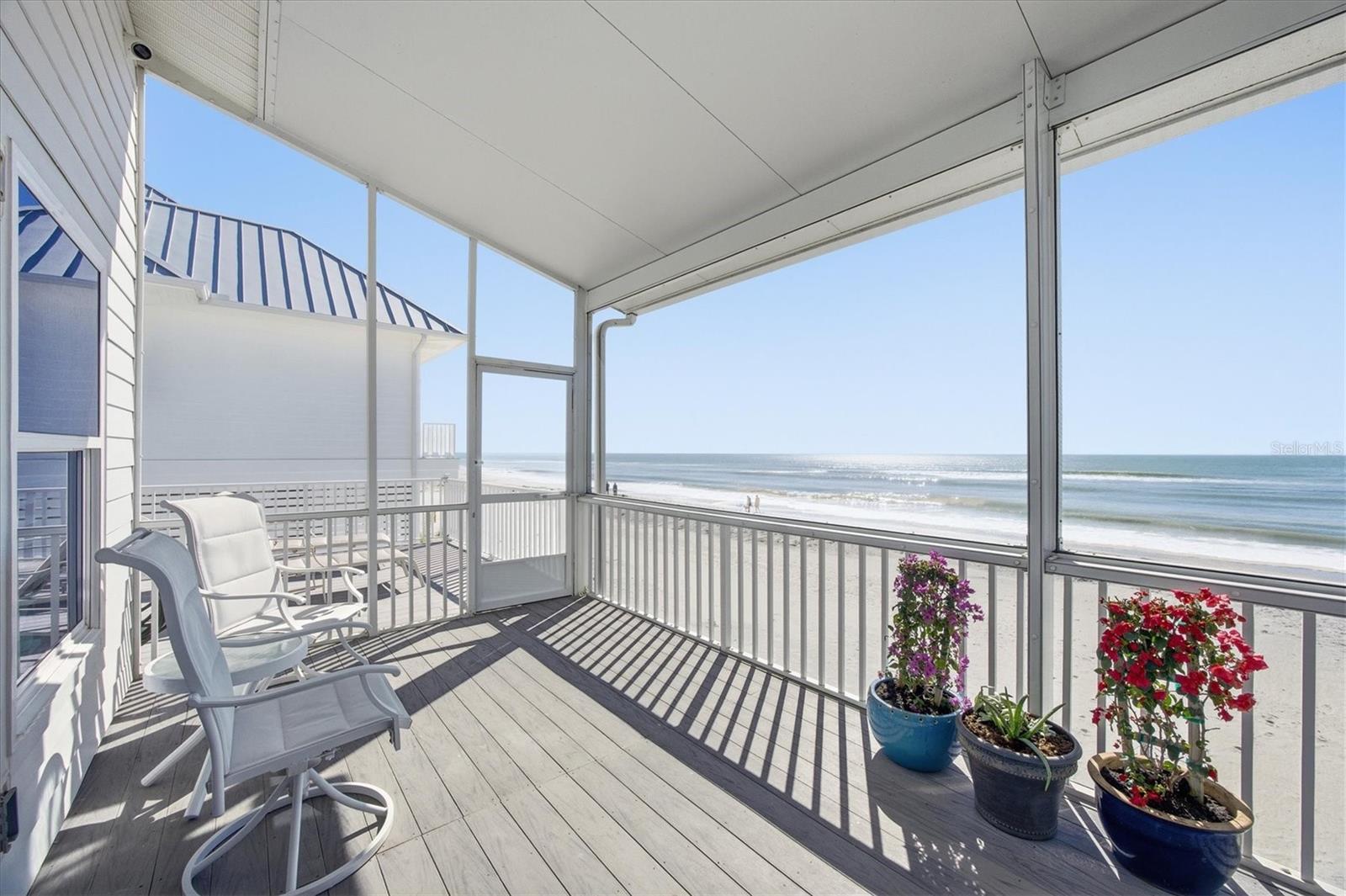 BEACH TWINS - Residential