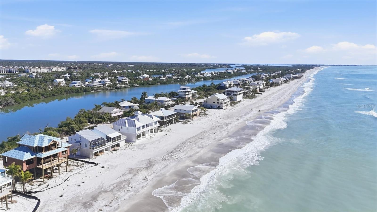 BEACH TWINS - Residential