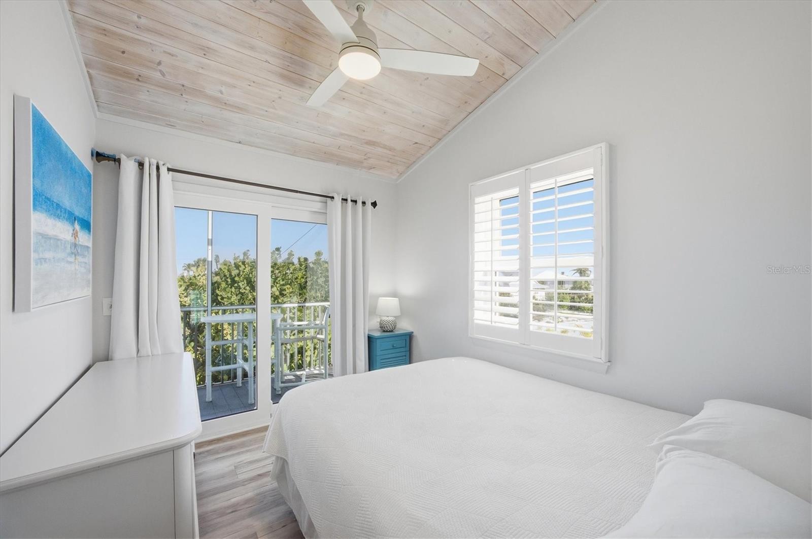 BEACH TWINS - Residential