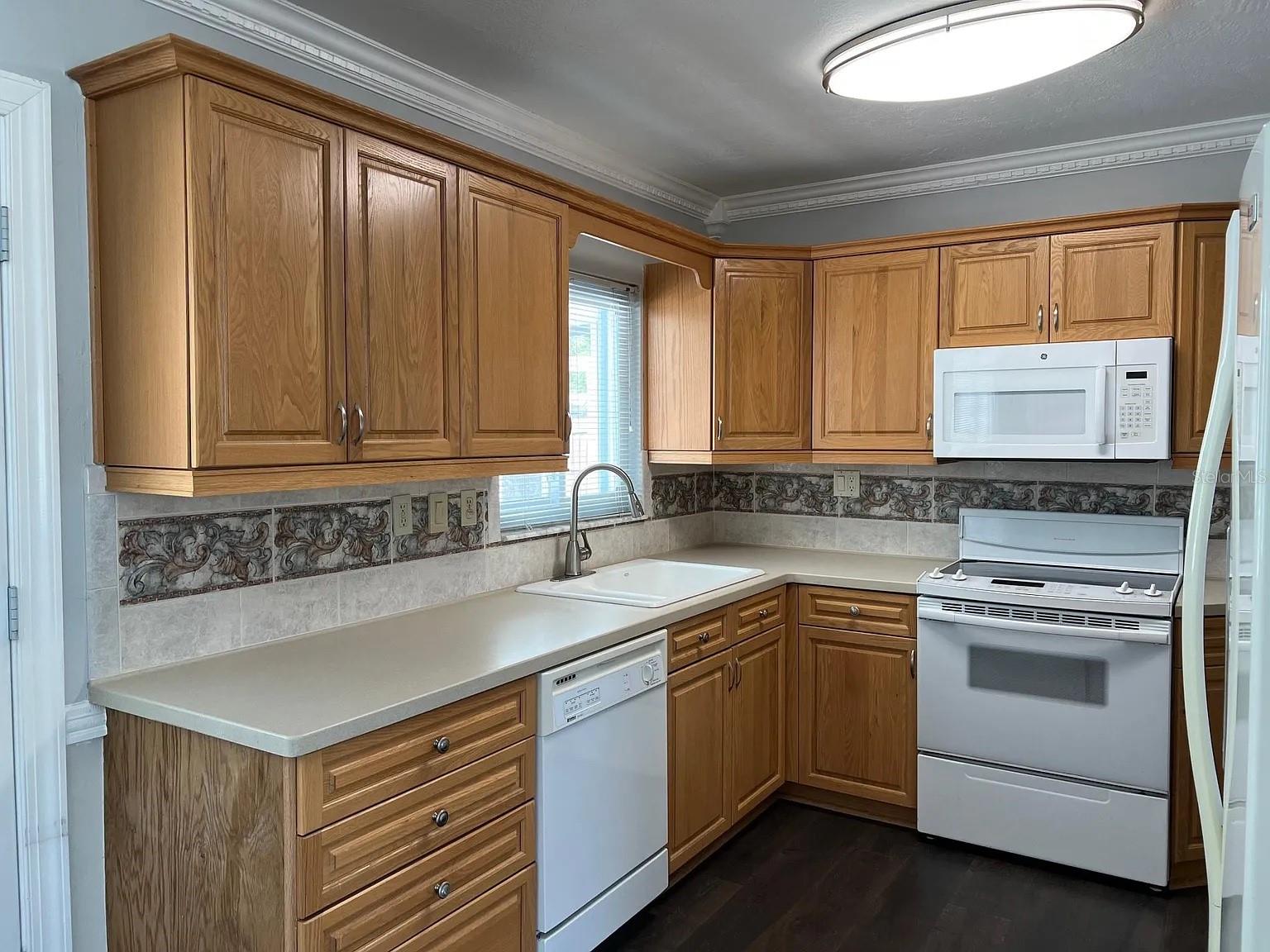 MEADOW LAWN 9TH ADD - Residential Lease