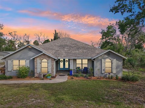 A home in PALMETTO