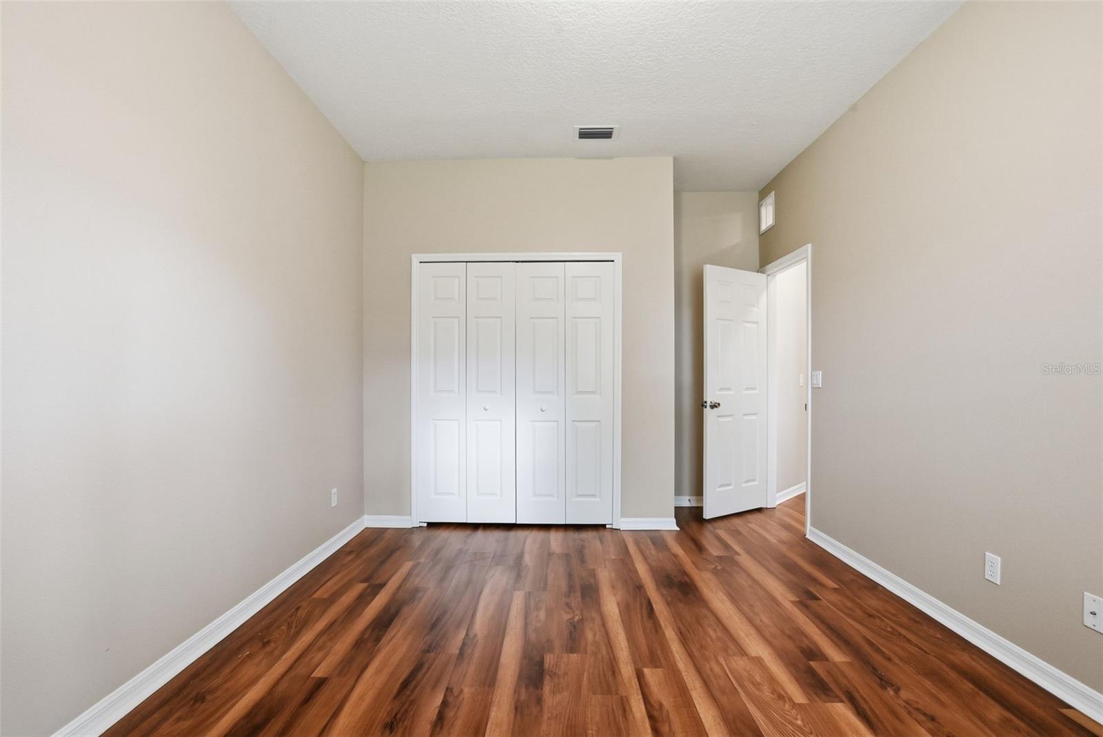 GLADES/SYLVAN LAKE PH 02 - Residential