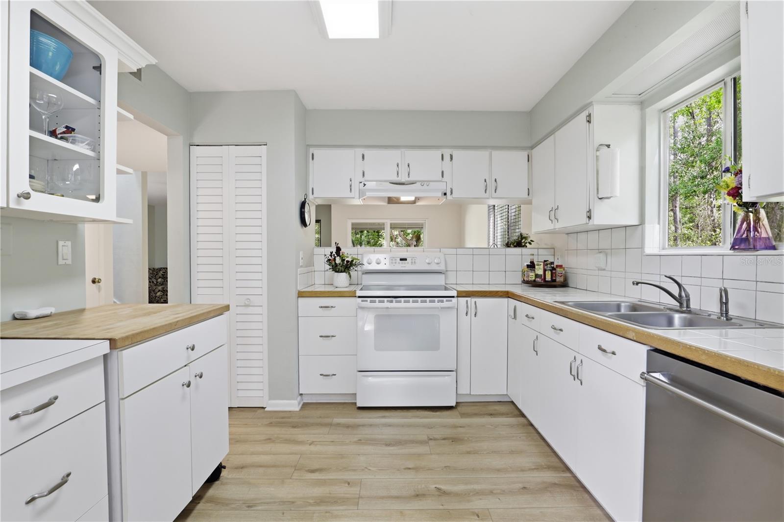 FOREST OF THE UNICORN THE LAKES - Residential