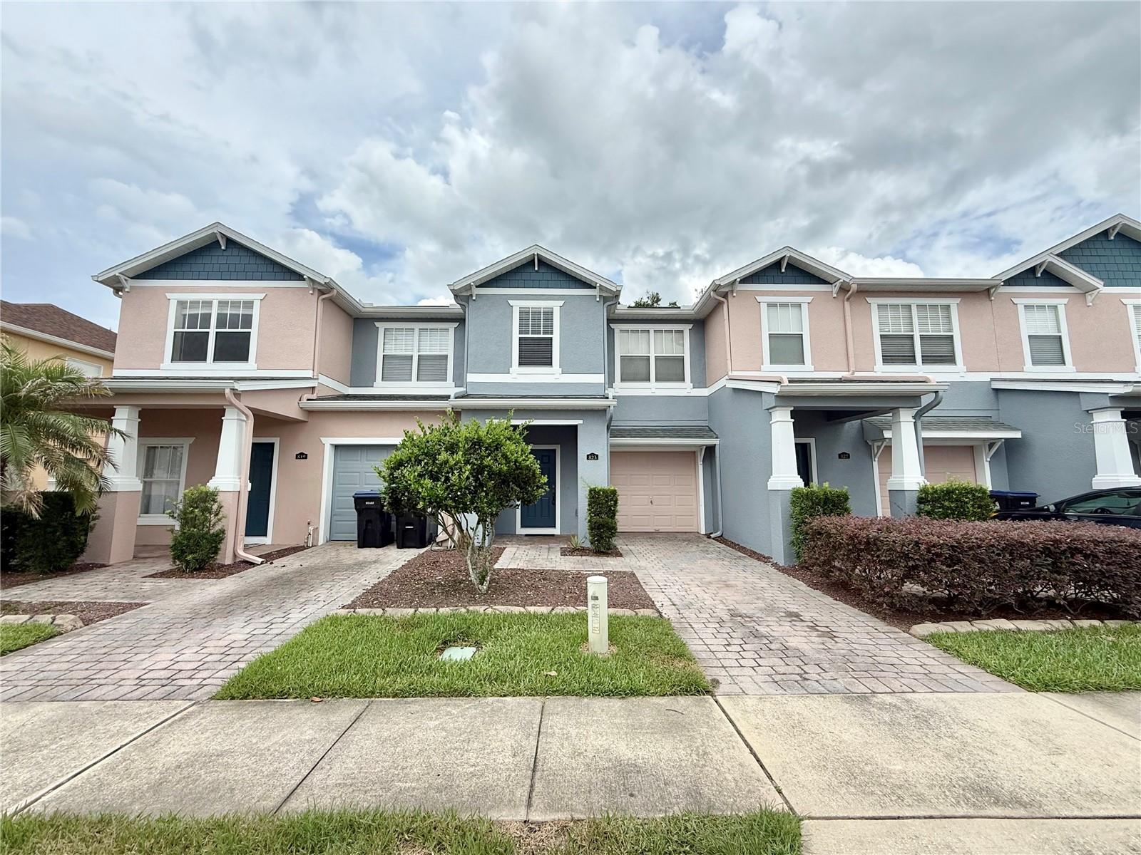 823 PINE POINTE LN