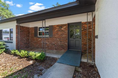 Tiny photo for 109 W Lakeview Street, Lady Lake, FL 32159 (MLS # G5099274)
