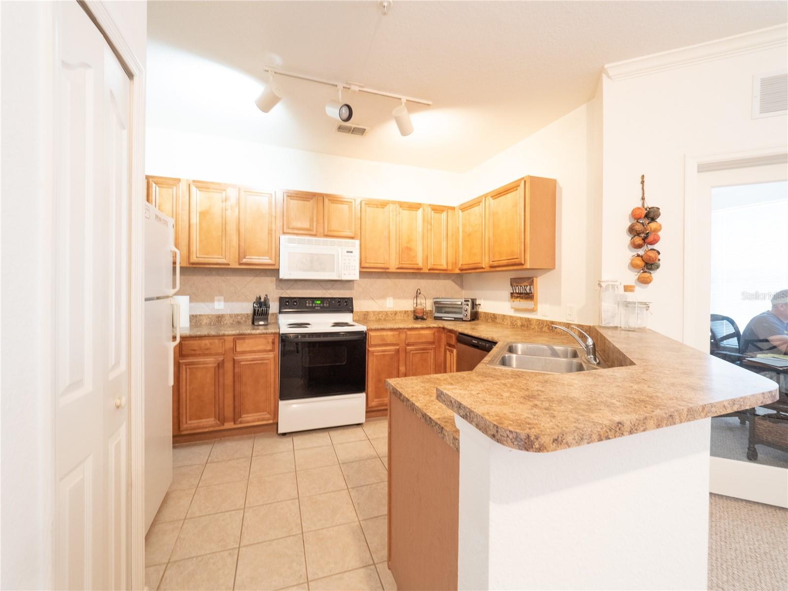 SERENATA CONDOMINIUM - Residential